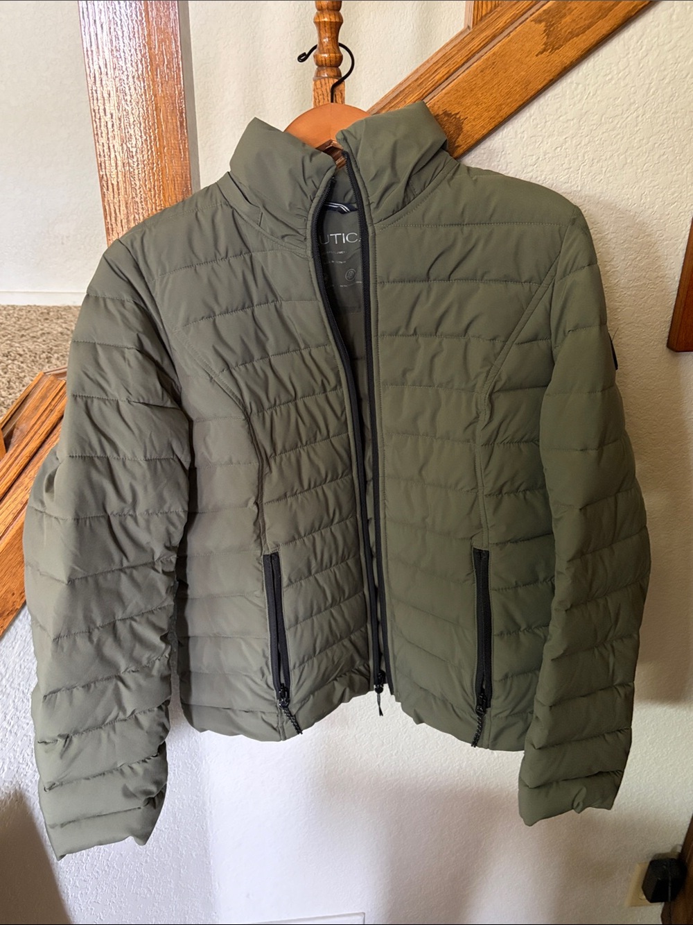 Men’s medium Nautica Olive Quilted Lightweight Puffer Jacket